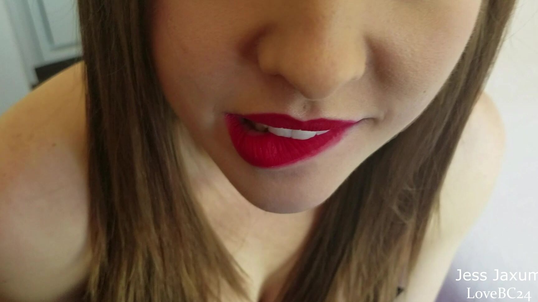 Jess_Jaxum giving a bj wearing pink pantyhose