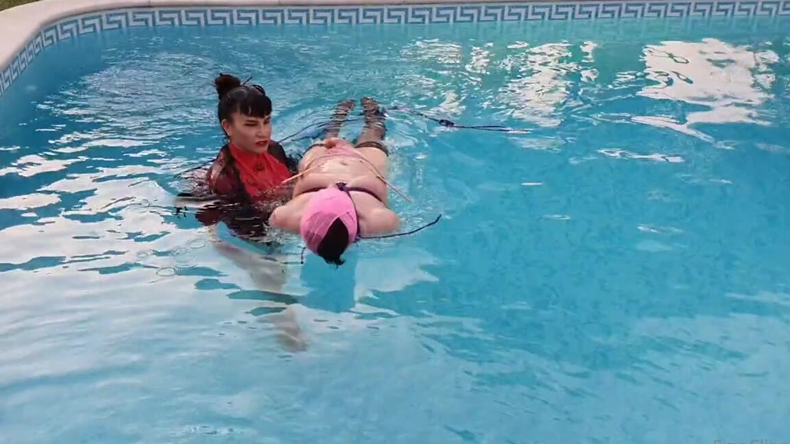 Houseofsinn Onlyfans Behindthescenes At The Femdom Summer Camp September 2019 Avavonmedisin Enjoying A Private Play At The Pool
