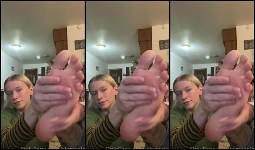 Skye Aka Solesofskye Onlyfans Currently On A Vacation For The Holidays But That Doesn T Mean I Have Forgotten About You