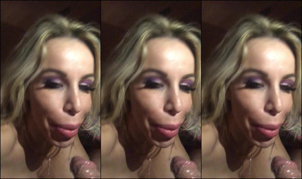 daniellederekxo-22-10-2019-74688912-extra-naughty