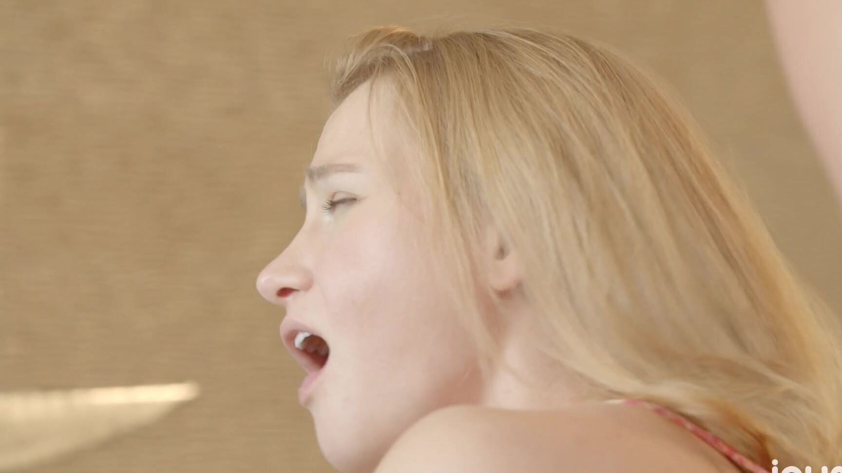 Cum on Ass, Bonde, kissing, Small Tits, pussy eating, doggy style, Blowjob Ivi Rein. Broken AC SiteRip