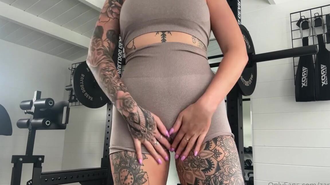 Zarajfox Onlyfans Gym Bunny Catches You Perving But Likes It Body Tease Clip Goon Away