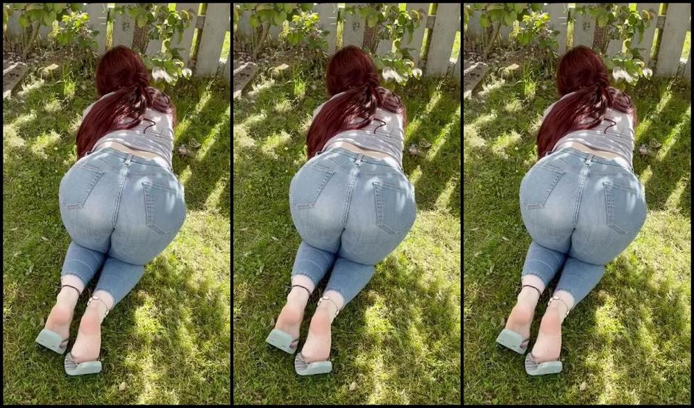 Joeyofarches Nicknamed Joeyofarches Onlyfans Am I Too Distracting To Garden With With My Meaty Deep Wrinkled Soles Slipping Out Of My Flip Flops