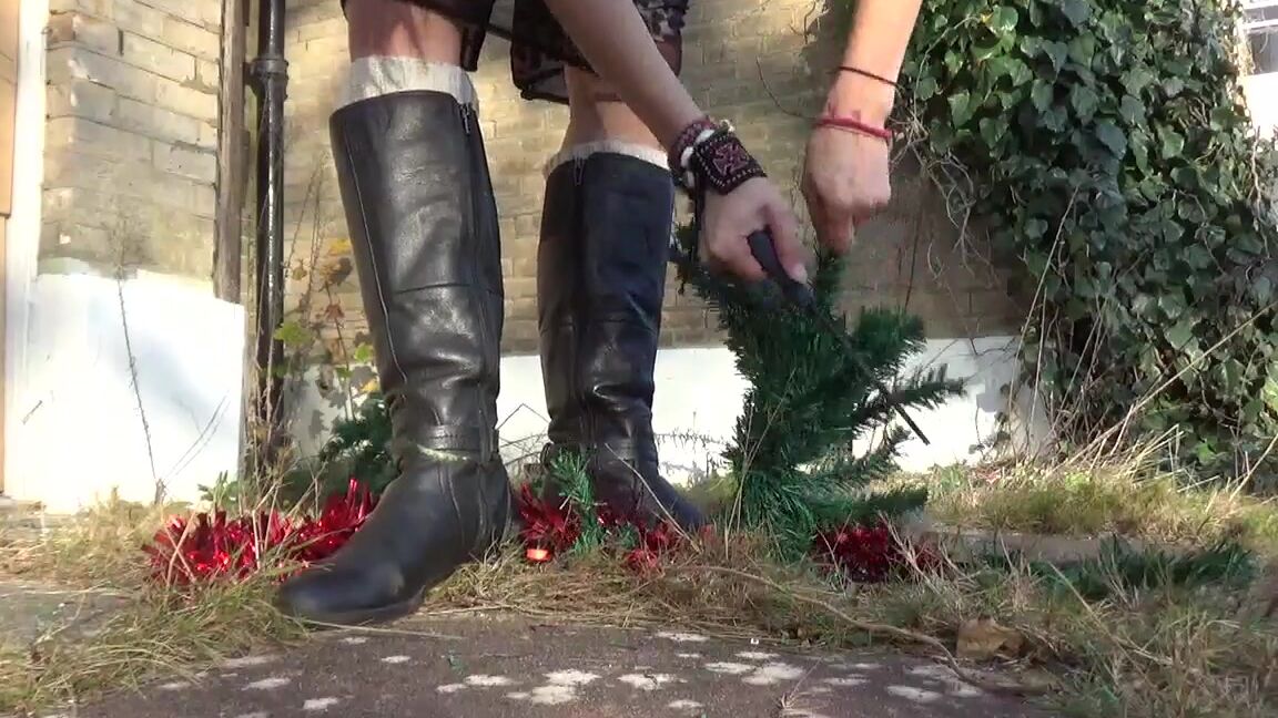 "Goddess Vanessa" boot fetish, crush, executrix, food & object crush, boots Xmas Must Be Destroyed manyvids