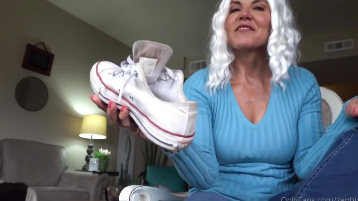 Worldgoddess Onlyfans Sneaker Raffle Results Behold The Lucky Loser Haha