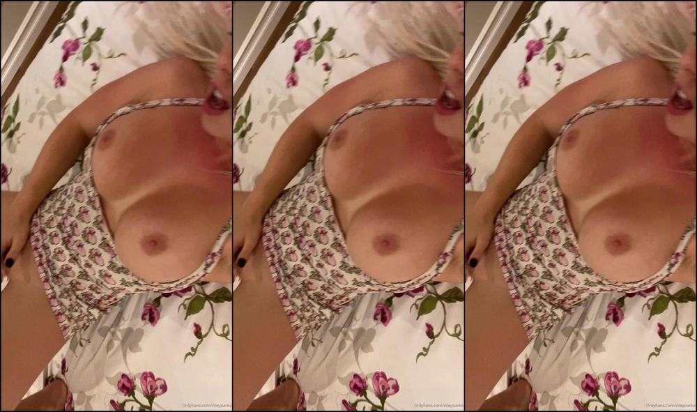 rileyparks-12-12-2019-103618566-dirty-thursday-cum-on-my-face-pretty-please