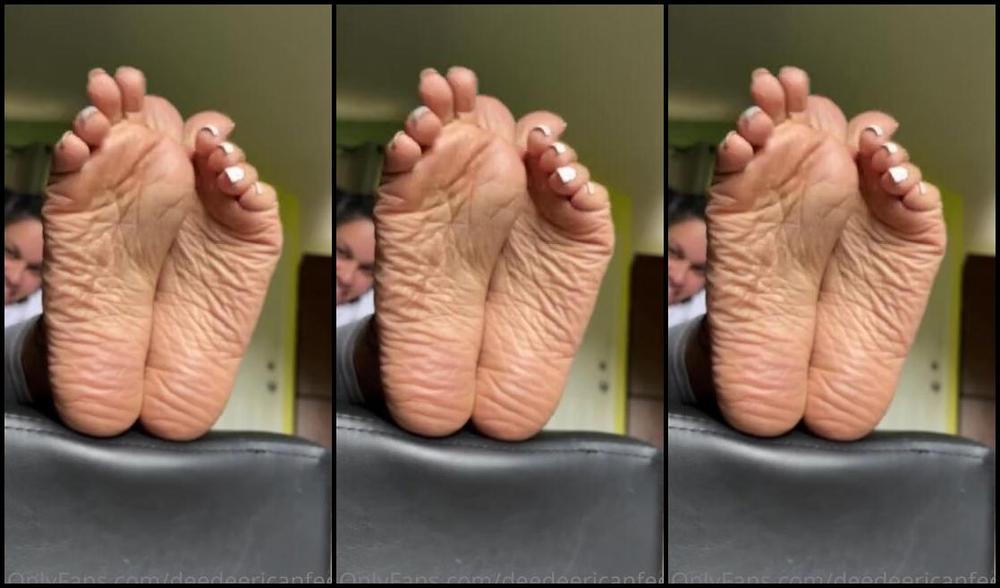 Deedeericanfeet Onlyfans As Requested U A Loser Hehehe Hahah Stop Looking At My Soles