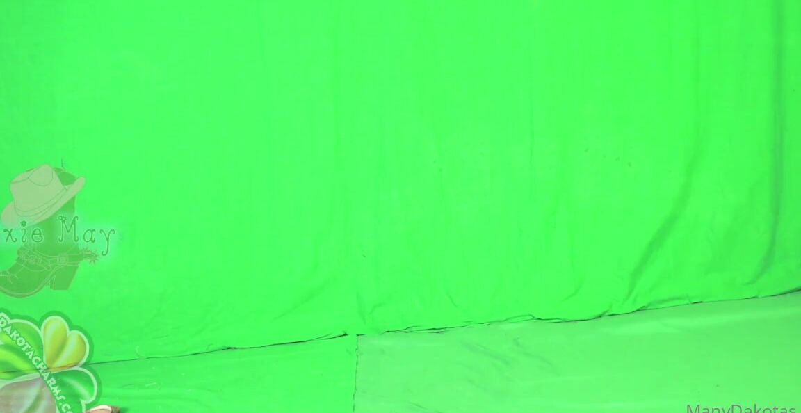 Dakota Charms Nicknamed Dakotacharms Onlyfans Small Penis Joke Lol With Dixie May