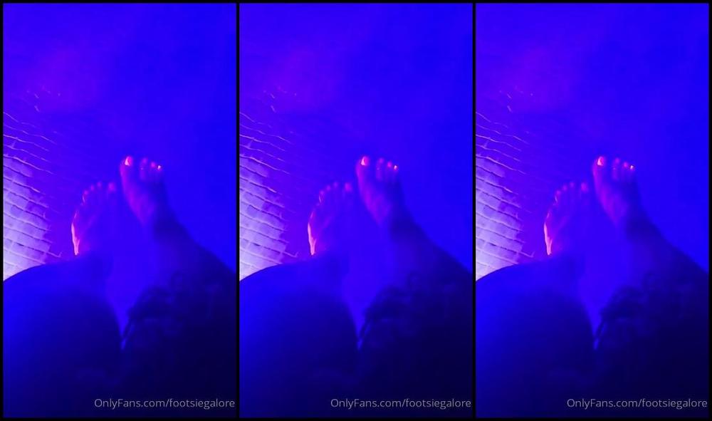 Footsiegalore Onlyfans Neon Overload Cooling Off My Tootsies Instead Of Watching The Show Last Night Which Would You