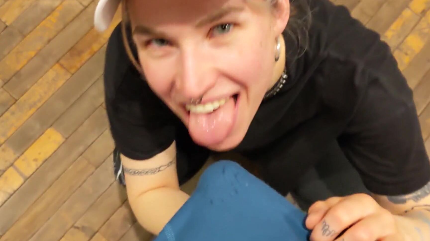 Toussik Just do it Sucking and fucking in the fitting room Real couple shopping in Berlin Pornhub