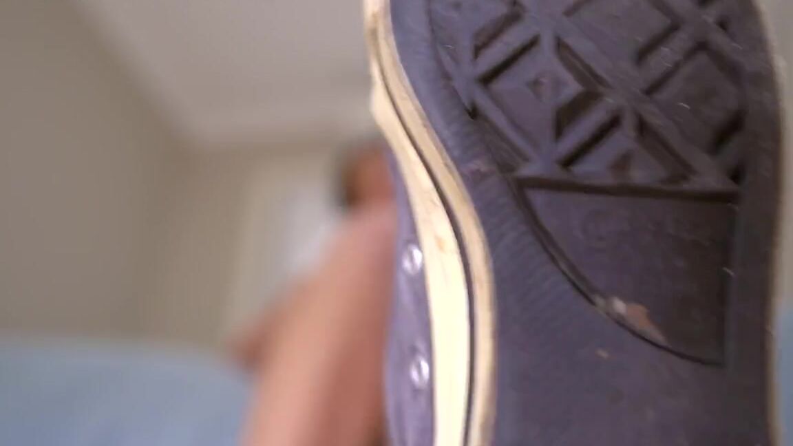 Goddess Mercy Aka Worshipgoddessmercy Onlyfans Ewwwwww Look How Old And Nasty These Converse Are Ive Seriously Had These For Like Sooop