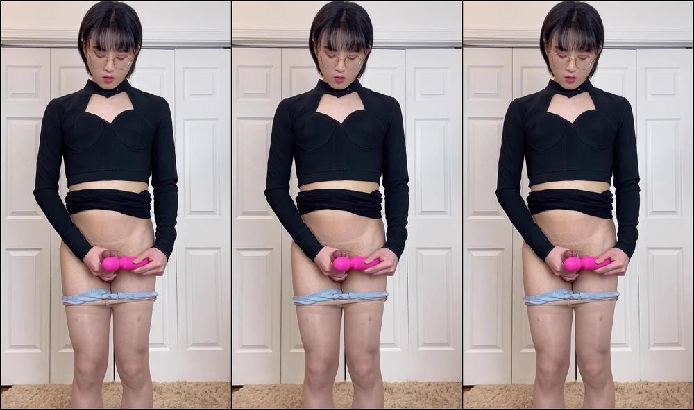 Suki TRANS_Jerking-Off-and-Multiple-Huge-Cums