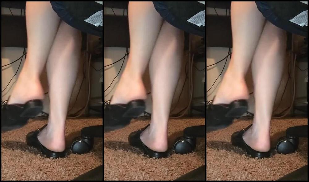 Premiumbrandy Onlyfans Mules Pink Toes Working At My Desk I Noticed You Watching My Feet I Dangle And Smack My Mules