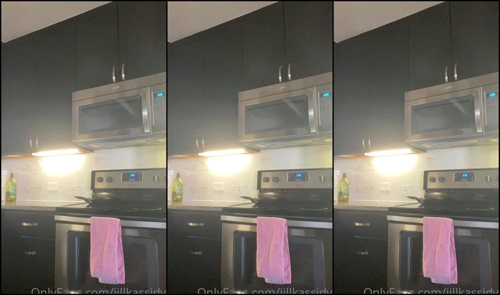 Jillkassidyy Cooking Breakfast For You Nakey