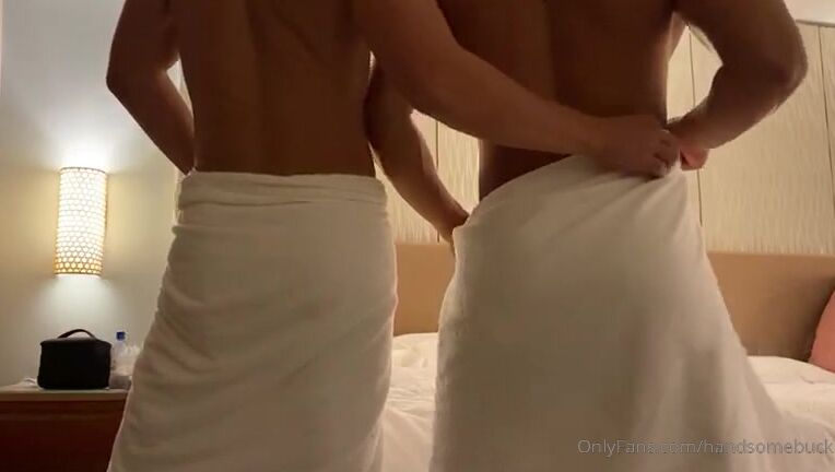 Handsomebuck Who Would Like To Share A Hotel Room With Me And Peachyysam