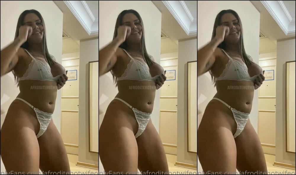 Ofcafroditerj Casada X Jogo Do Flamengo No Decorrer Do Jogo Afrodite Se Exibia E Beijava Amigo Na Rua