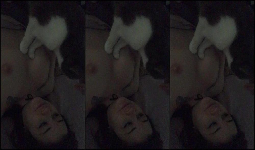 sexy aymee morning boobies in bed manyvids