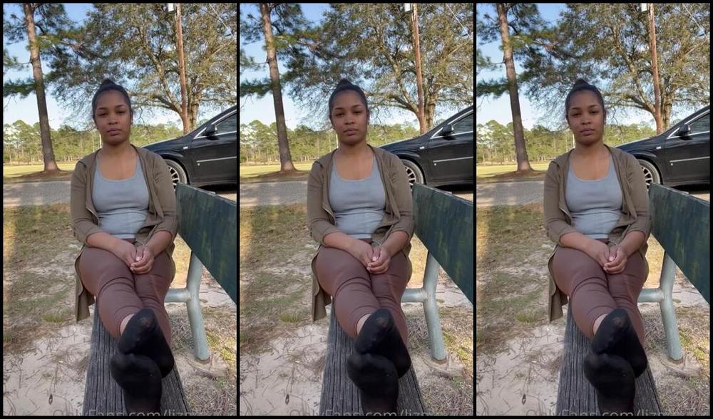 Liz Gennadi Nicknamed Lizgennadi 03 15 2022 Onlyfans Video Would You Stop Me If I Started Rubbing My Sweaty Feet Across Your Lap Amp