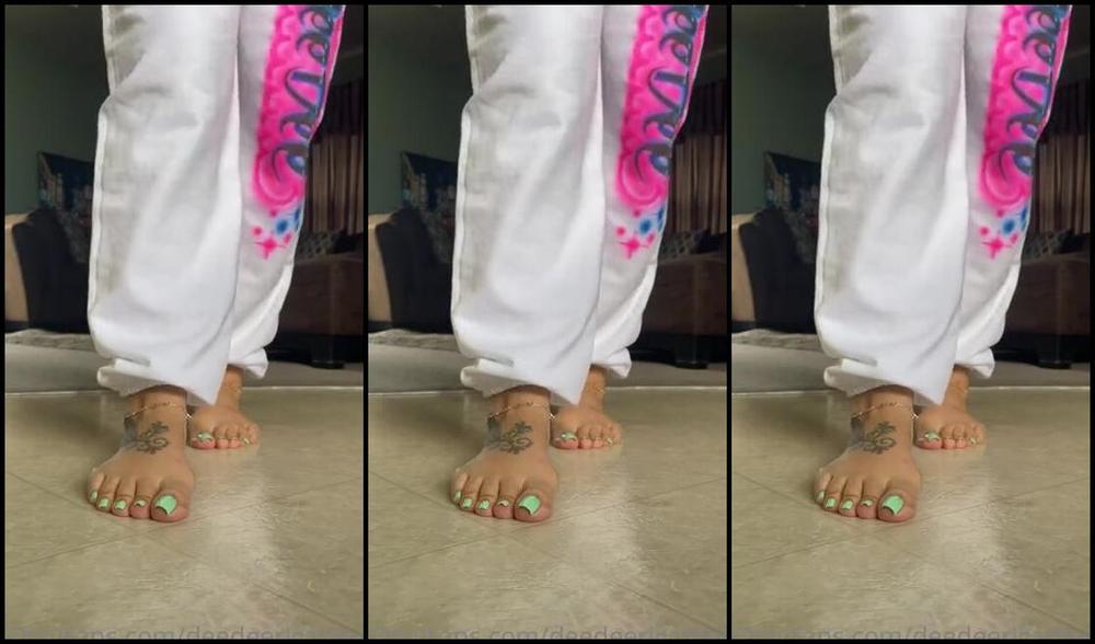 Deedeericanfeet Onlyfans As Requested Barefeet Walking Back N Forth With Smacky Smacky Against The Floor I Can T Help