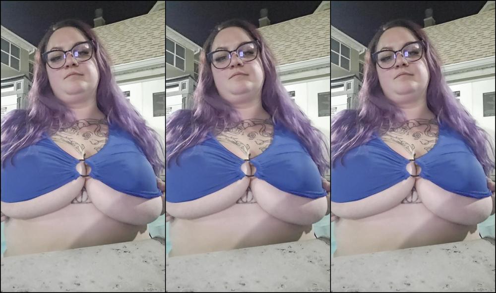 Laceyblueaddams 3488723165 09 18 2024 Why Would You Want To Breathe When You Can Be Smothered Between These Tits