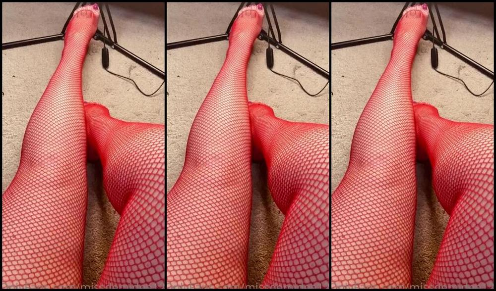 Miss Demi Dee Nicknamed Missdemidee123 Onlyfans From The Tip Of My Toes To The Top Of My Thighs You Surely Will Be Mesmerised Worship Me And Kiss