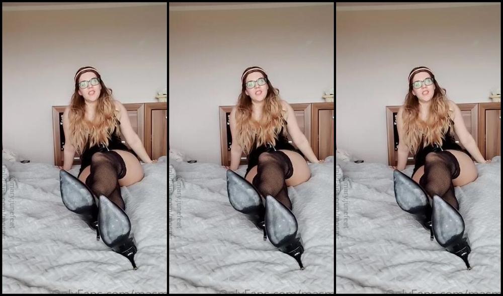 Masmr Onlyfans Here Comes The Queen Mary And Her Slaves And Her Shiny Glasses Because She Forgot To Take Them Off