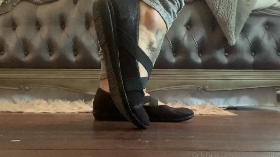 Goddessmonica00W Onlyfans Smelly Feet Out Of Flats Joi Per Your Request 1P