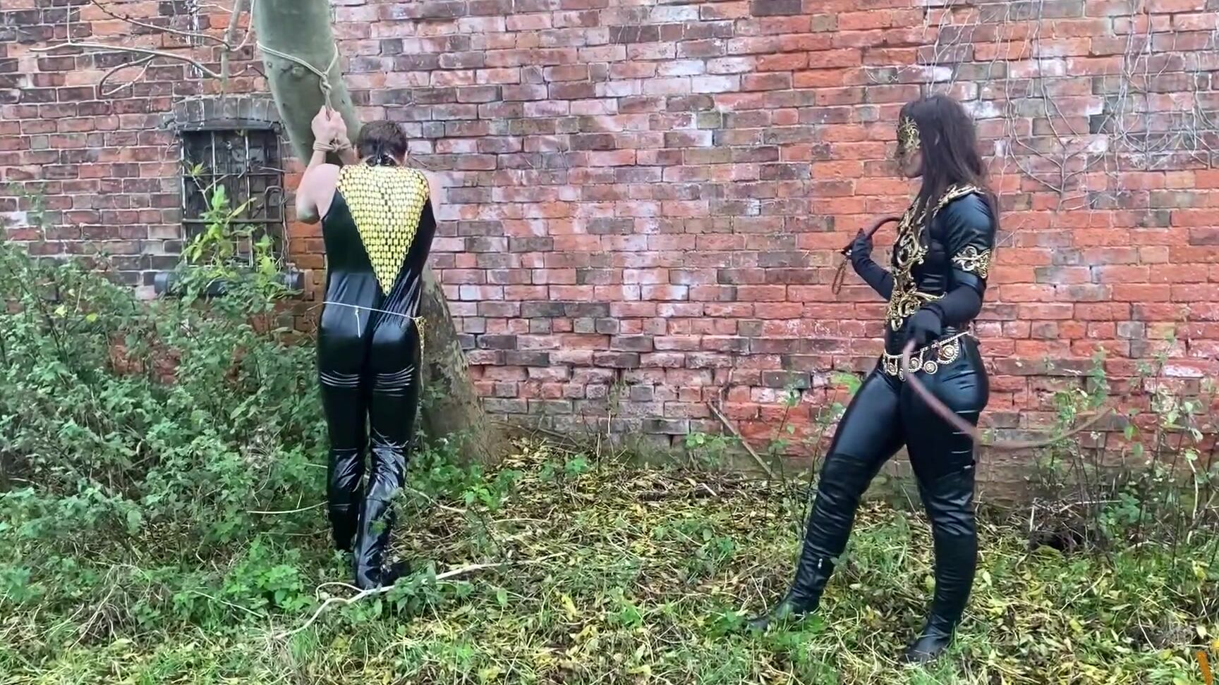 Vivienne Lamour Slave Takes A Double Whipping