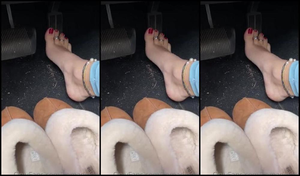 Goddess Kaylee Aka Xomaddykxo Onlyfans Bare Soles On The Pedal It Might Even Be One Of Your Weaknessesp