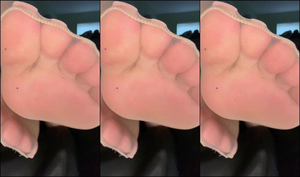 Prettyyheelz 3265013119 04 04 2024 Close Up Of My Work Feet In Nylons