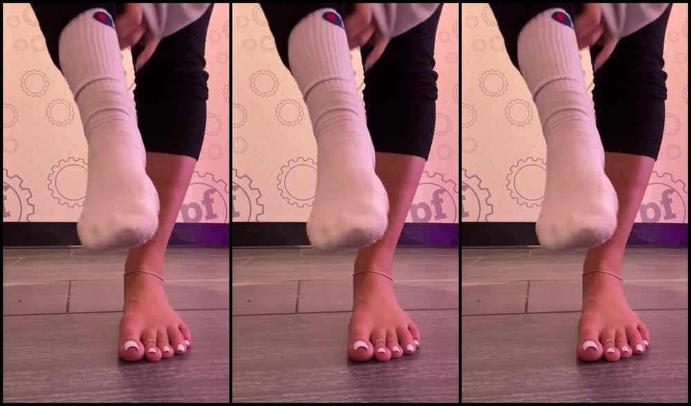 Prettyeyesprettytoes Nicknamed Prettyeyesprettytoes Onlyfans Sweaty Gym Feet Sock Reveal