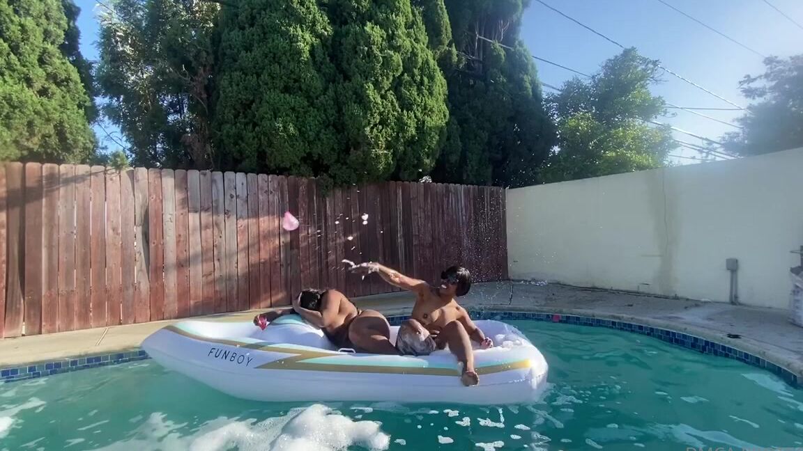 Nikiarenee Water Balloon Fight