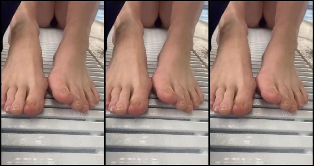 Nina Aka Fityoginina Onlyfans Hey Guys I Hope You Enjoy My Mermaid Play Today Ignore My Unpainted Stained Nails The Color Look Pw