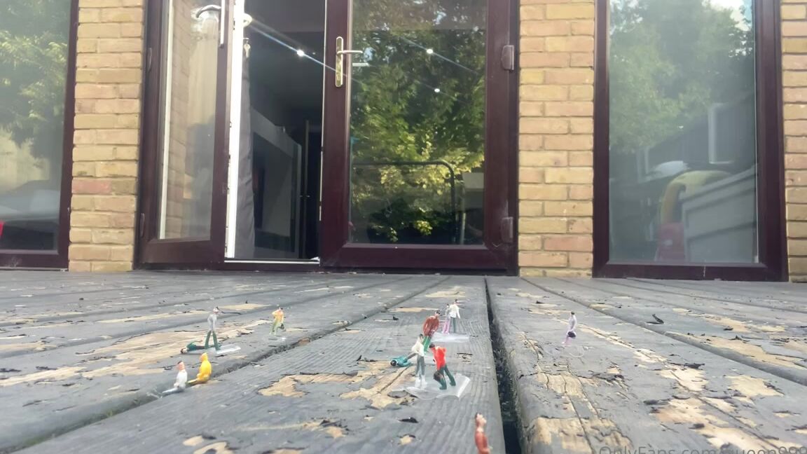 Queen1991 Nicknamed Queen9999111 Foot Fetish 07 17 2022 Onlyfans Video Big Giantess Coming Through2