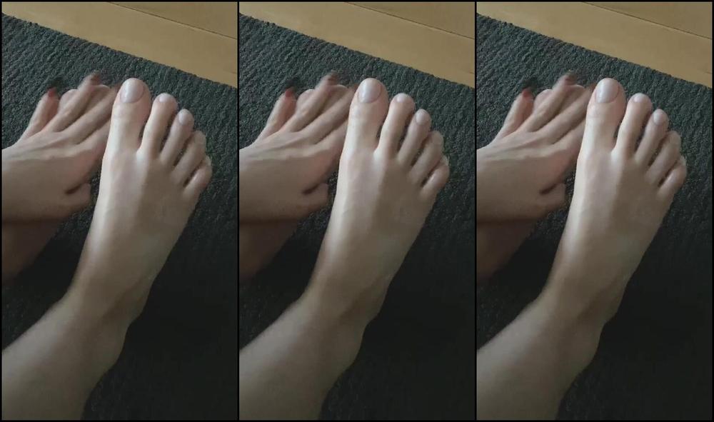 Liararoux A Chance To Worship My Feet