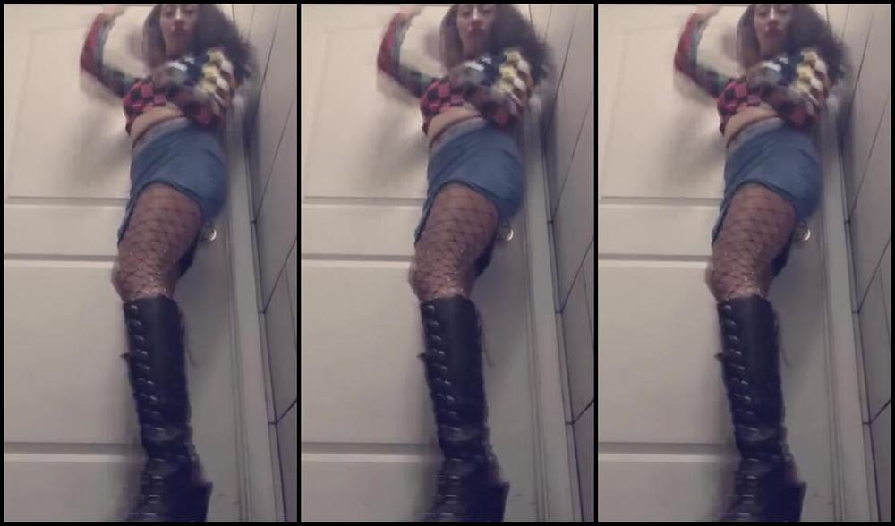 Crystalsinful Onlyfans Ever Wonder Why I Take So Long In The Wash Room