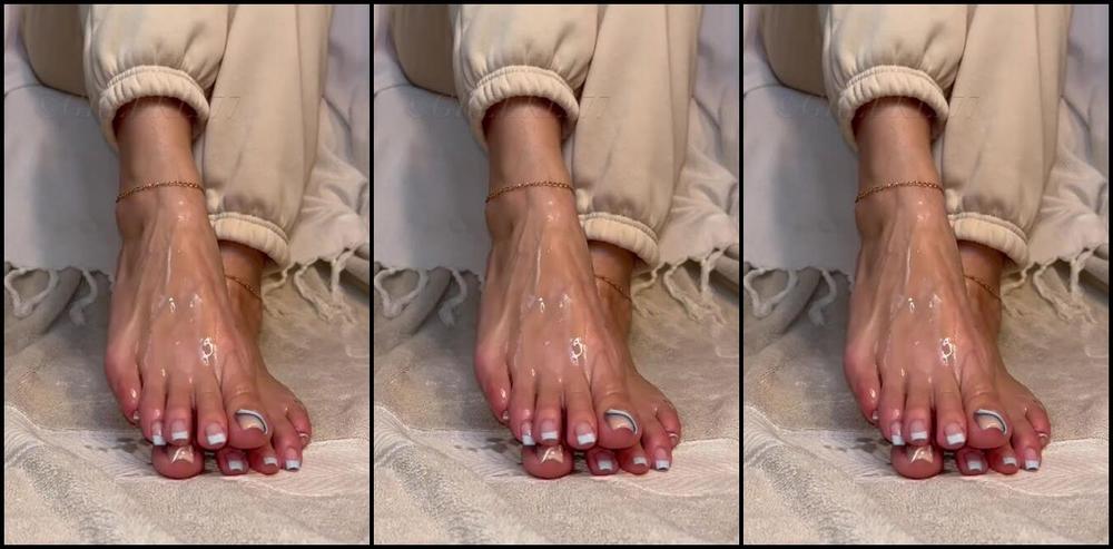 Greek Goddess Li Aka Greekli77 Onlyfans Here S The Full Video Of Me Oiling My Toes And Putting Them In Your Face
