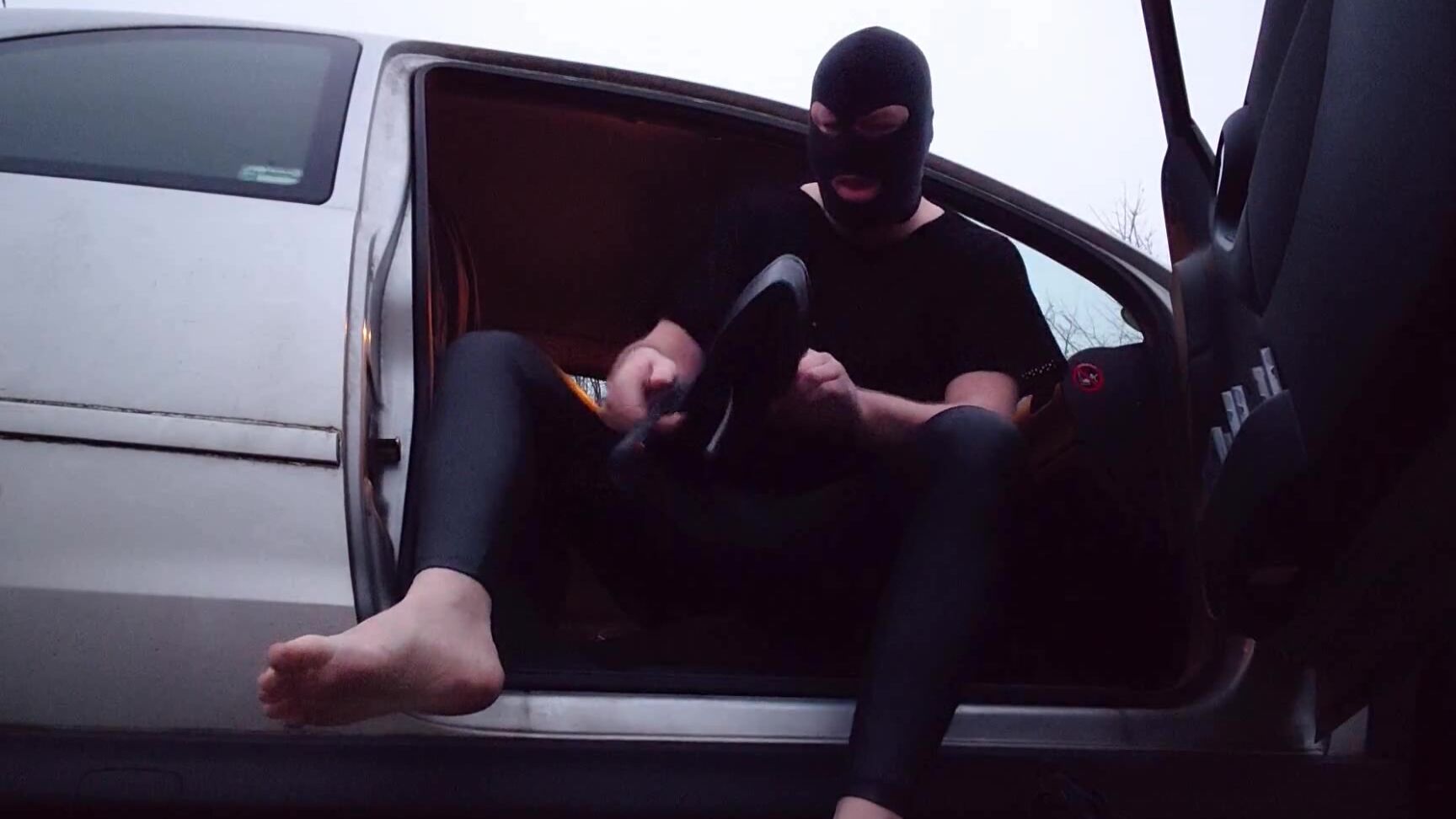 "Nylonjunge" Kink, Public, Outside, Point Of View, Crossdresser Dwt, German Dwt, High Heels, Leggings, Wetlook Leggings, German Outdoor, Car, Im Auto, Barefoot, Sohlen, Feet Soles, Masked Amateur, Suggest Nylonjunge Geile Heels im Auto anziehen 1 Out