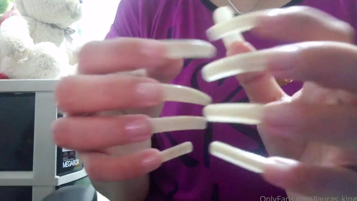 Lalalaura Nicknamed Lauras Kingdom 10 06 2024 Onlyfans Video Arien Shade Nail Flicking 2