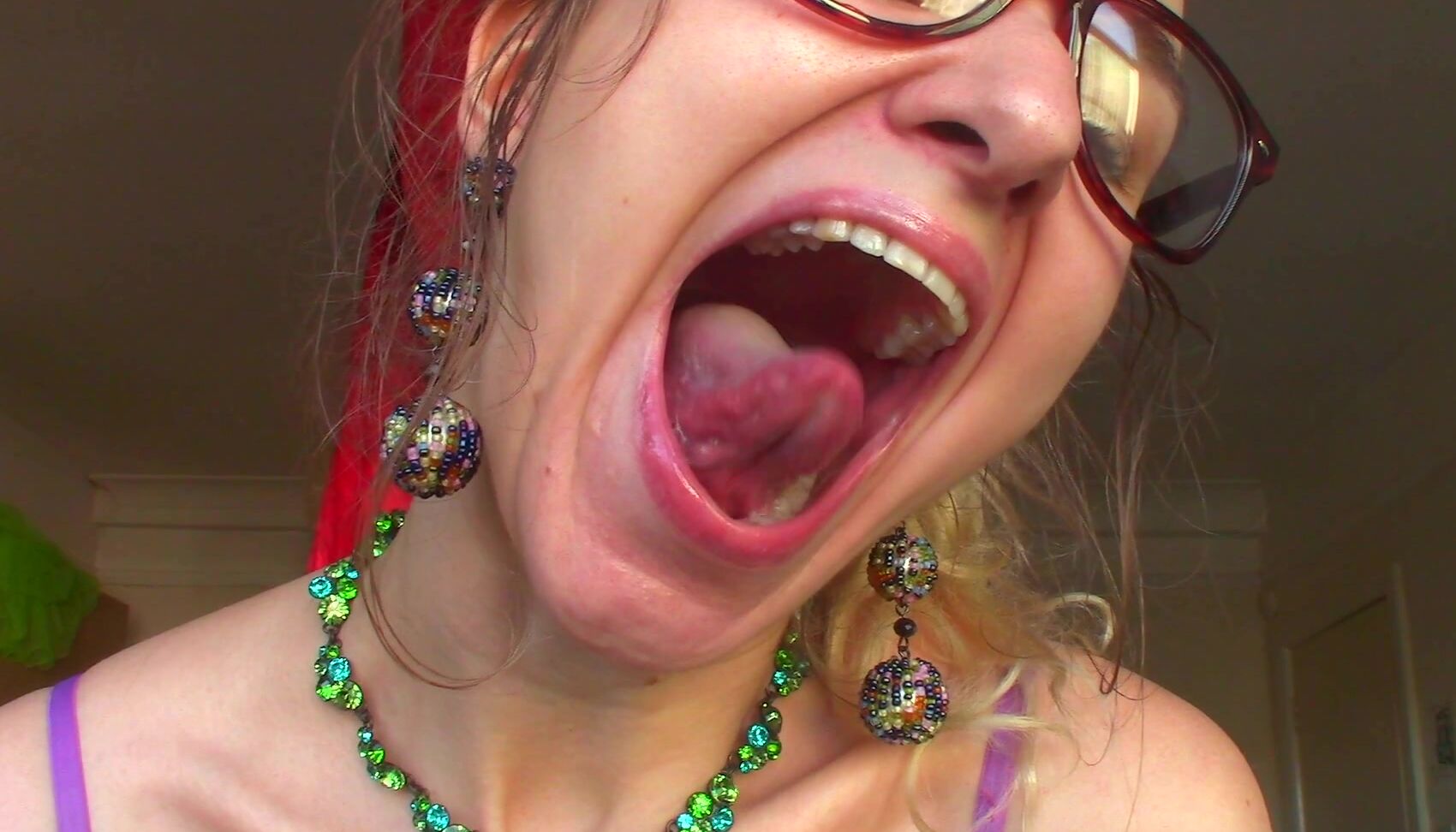 "Goddess Vanessa" mouth fetish, throat fetish, tongue fetish, uvula fetish, teeth Dent Mouth Tongue Uvula Exam manyvids