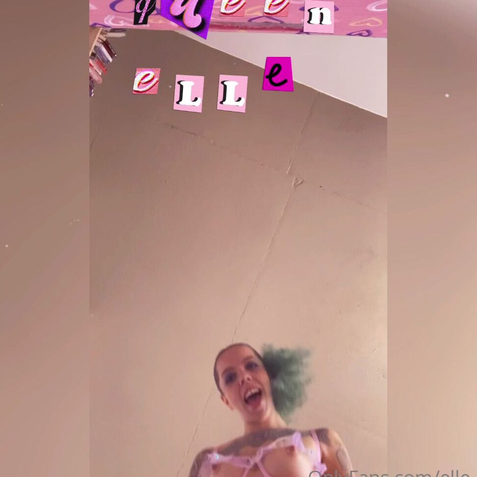 Elle O F 2127524501 06 04 2021 Sentando E Pisando Na Sua Cara Sem D Sitting And Stepping On Your Face Mercilessly