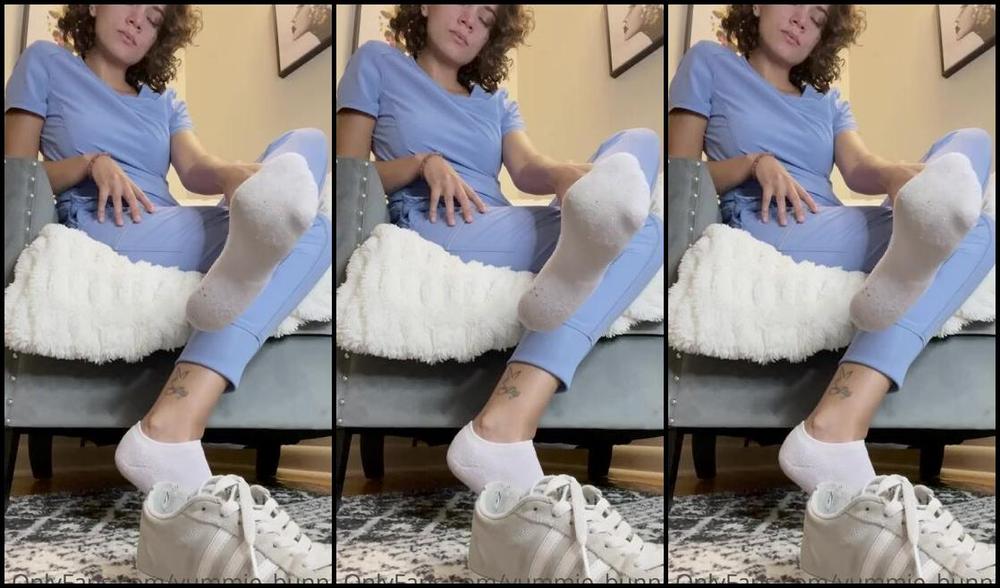 Yummie Bunnie Onlyfans Shoe And Sock Removal Fancy A Smell I Got Caught But It Makes It So Much More Exciting And