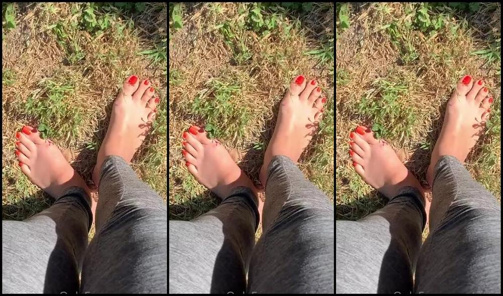 Natasha Aka Vibez3 Onlyfans Finally Made It Home Quick Little Earthing Session To Keep Myself Grounded