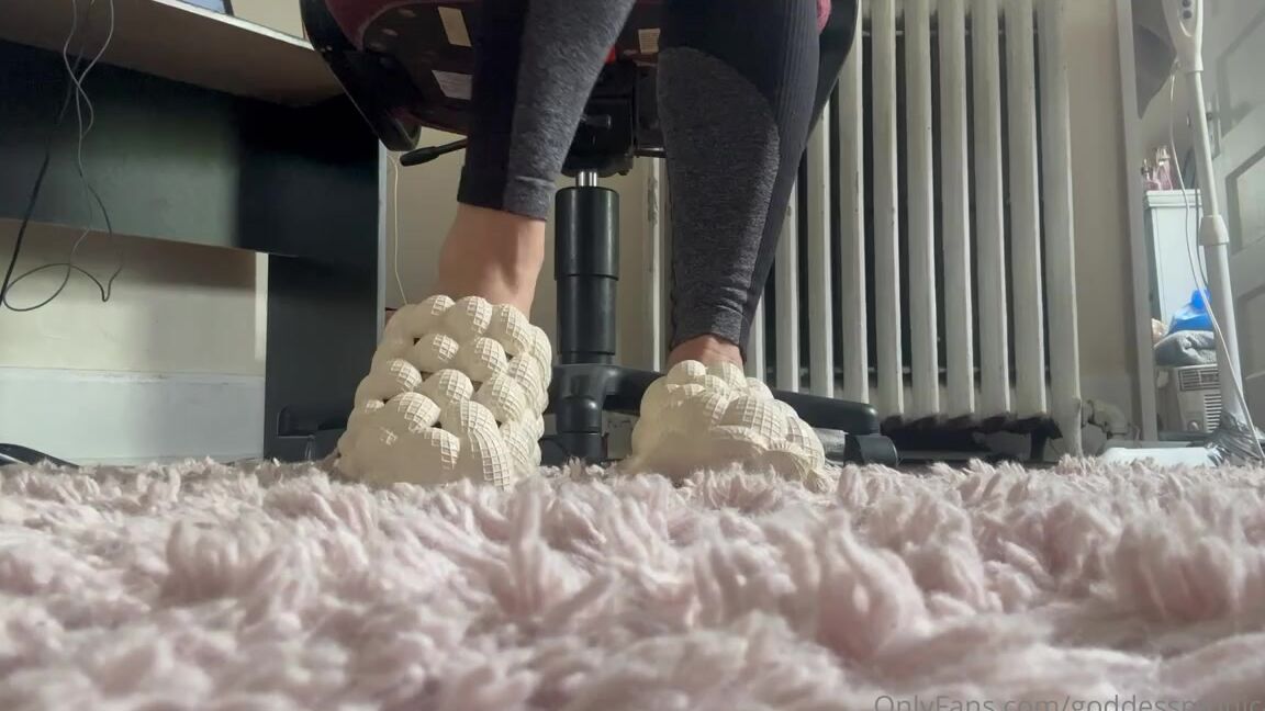 Goddessmonica00W Onlyfans Bubble Slides Foot Teasep