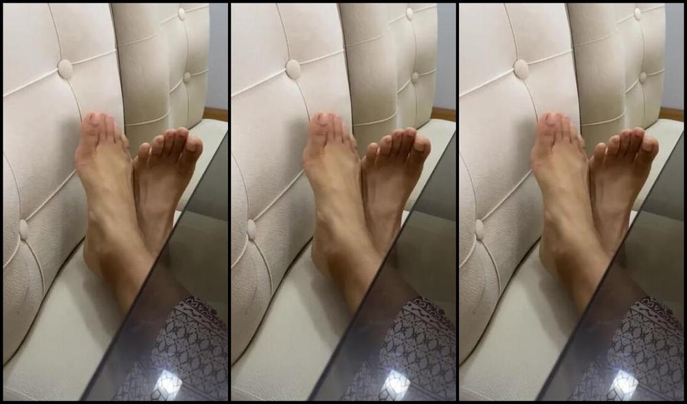 Queen Aleska Feet Nicknamed Aleskafeet Onlyfans Resting My Feet