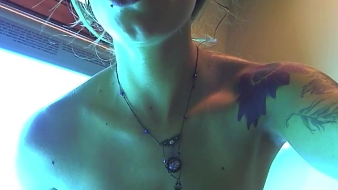 Lillian Rose Tanning Fuck Manyvids