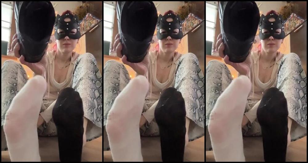 Socksfeet Misstress Nina Onlyfans 12 26 2023 Oh My Slave Lie Down And Enjoy My Diffrent Sweaty Socks I Wish You A Nice