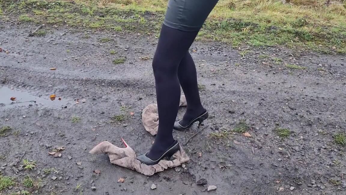 Kats Worn Heels Nicknamed Katswornheels Onlyfans Part 2 Time To Walk All Over Them In My Metal Vintage Heels