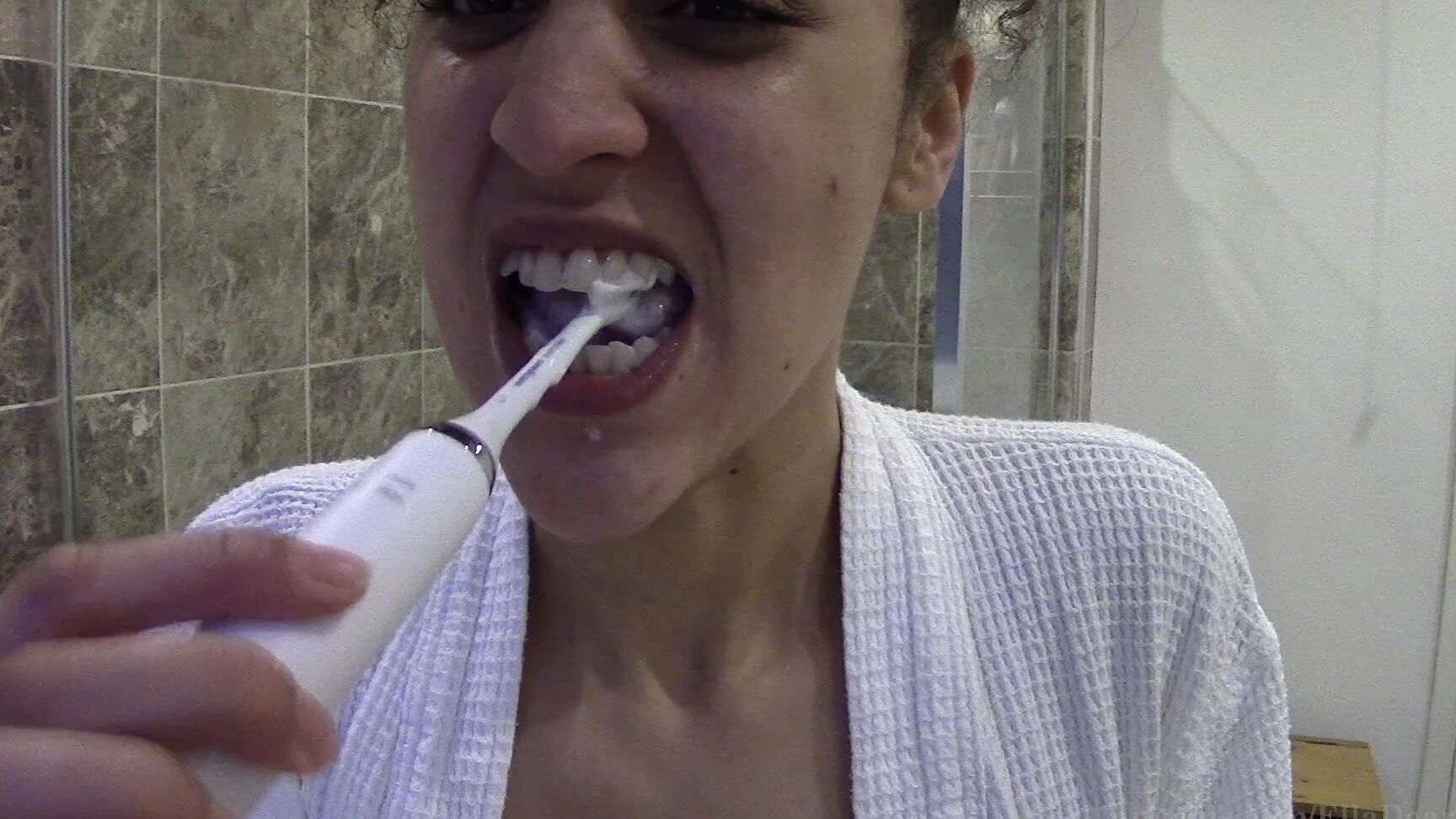 Elladearest Teeth Brushing