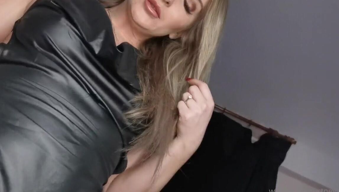 Misscourtneym Onlyfans Today Youre Going To Be Drilled By My Cock Meeeet Mr Knobbly Take Him Forp